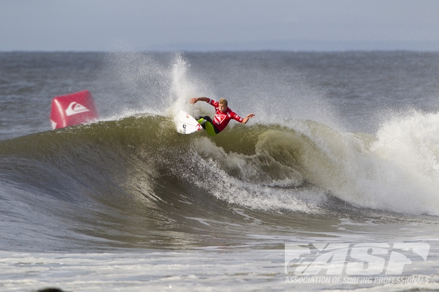 Os ares de NY não fizeram bem ao bicampeão mundial Mick Fanning. Foto: ASP/Rowland.