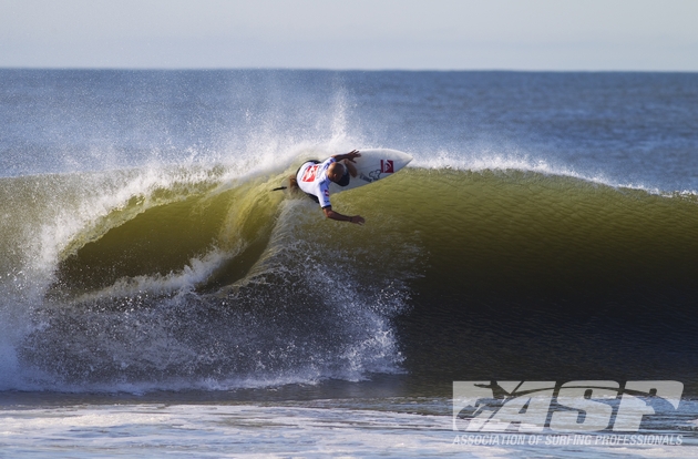 Kelly escalando o lip no Quiksilver Pro New York. Foto: ASP/Kirstin